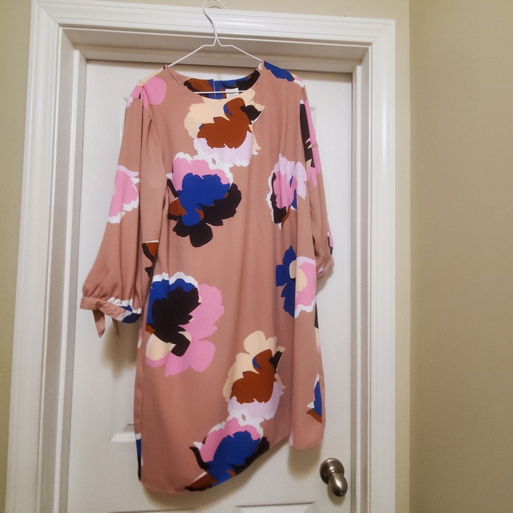 Dress - Picture 2 of 8